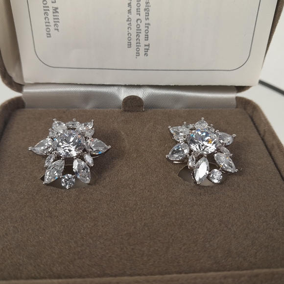 Nolan Miller Earrings - Poinsettia Rhinestone - Never Worn - Original Box - Picture 2 of 6